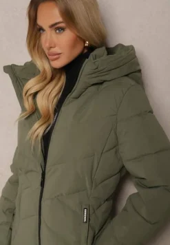 Zielona Taliowana Kurtka z Pikowanymi Przeszyciami i Kapturem Rinoria