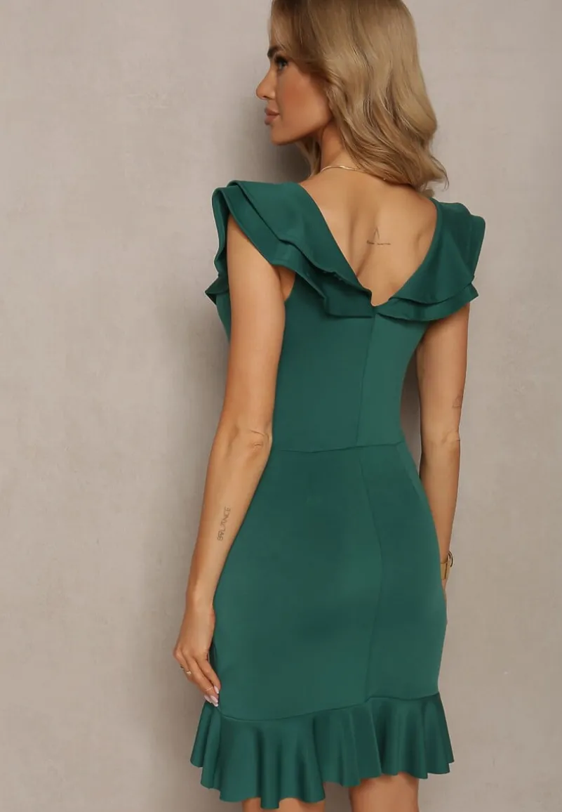 Zielona Taliowana Sukienka z Kopertowym Dekoltem Ozdobiona Falbankami Flinna