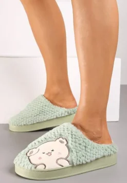 Zielone Kapcie na Platformie Ozdobione Haftowanym Motywem Laorisia