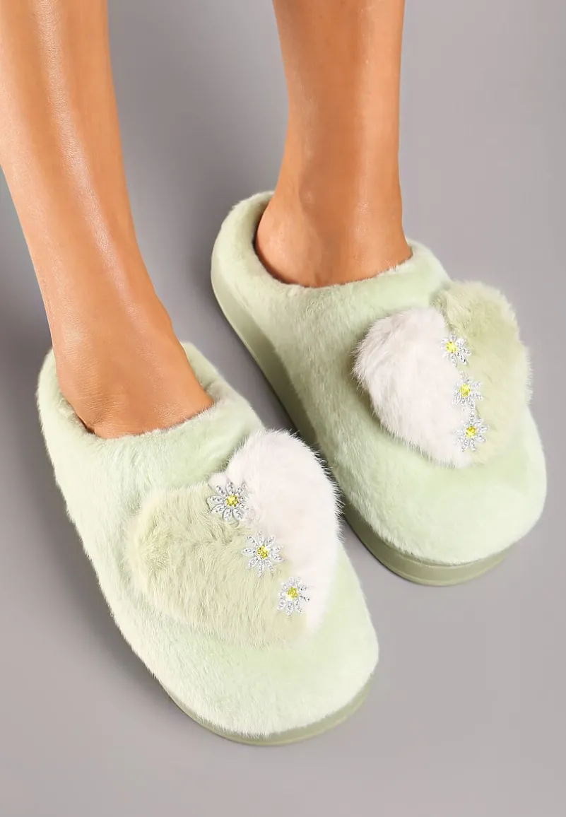 Zielone Kapcie na Platformie Ozdobione Cyrkoniami i Serduszkiem Laonaya