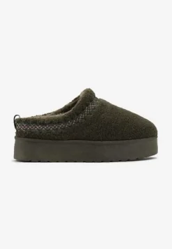 Zielone Kapcie na Platformie z Ozdobną Lamówką Topora
