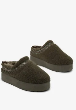 Zielone Kapcie na Platformie z Ozdobną Lamówką Topora