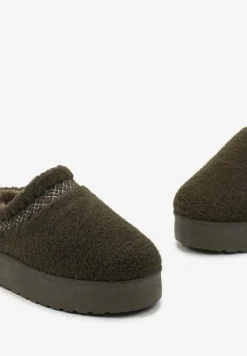 Zielone Kapcie na Platformie z Ozdobną Lamówką Topora