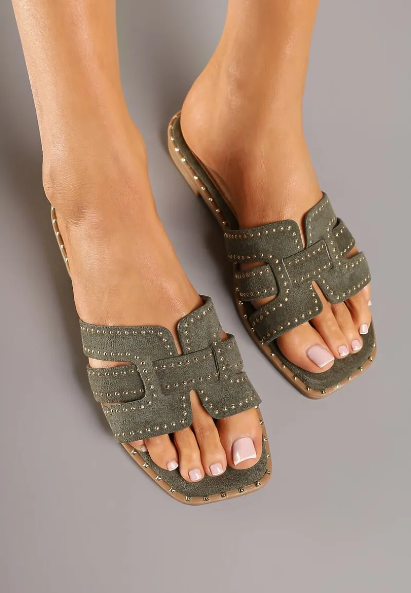 Zielone Klapki z Przeplatanymi Paskami i Nitami Nortewi