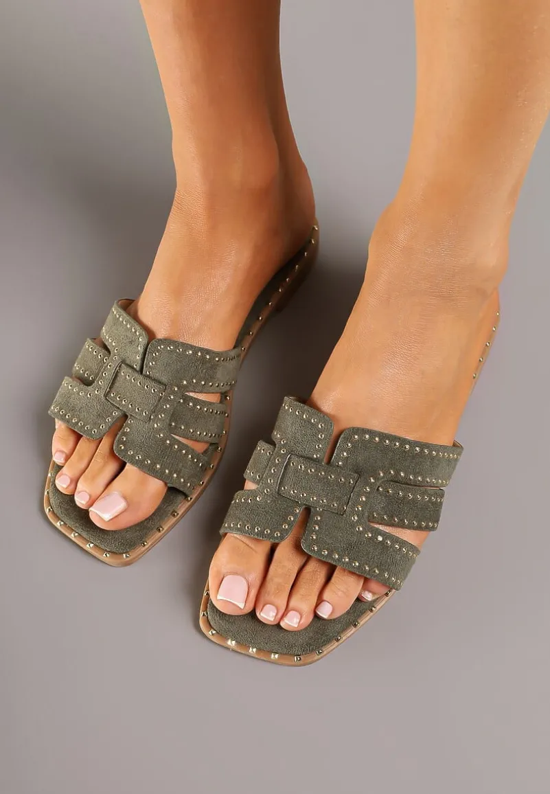 Zielone Klapki z Przeplatanymi Paskami i Nitami Nortewi