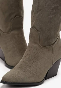 Zielone Kowbojki Kozaki z Haftem na Cholewce i Stożkowym Obcasem Cevilla