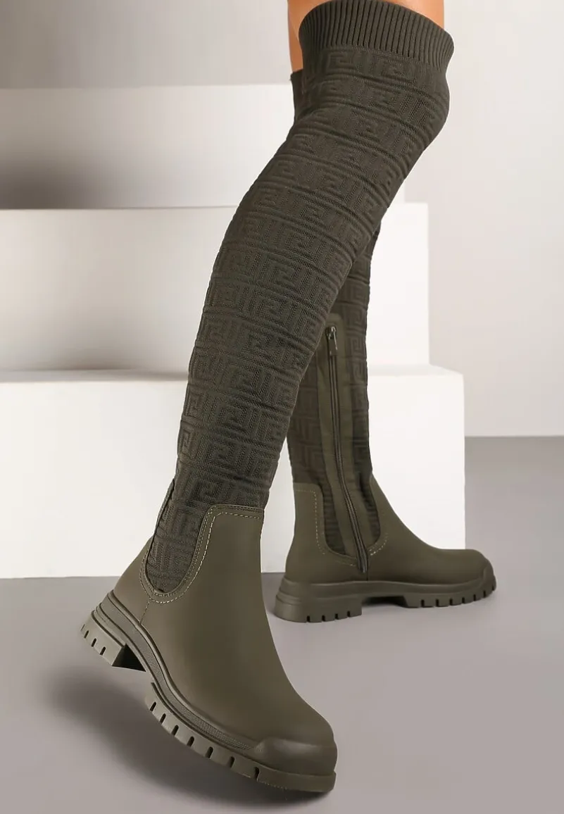 Zielone Kozaki na Płaskiej Podeszwie ze Skarpetową Cholewką z Tłoczeniem Nalithia