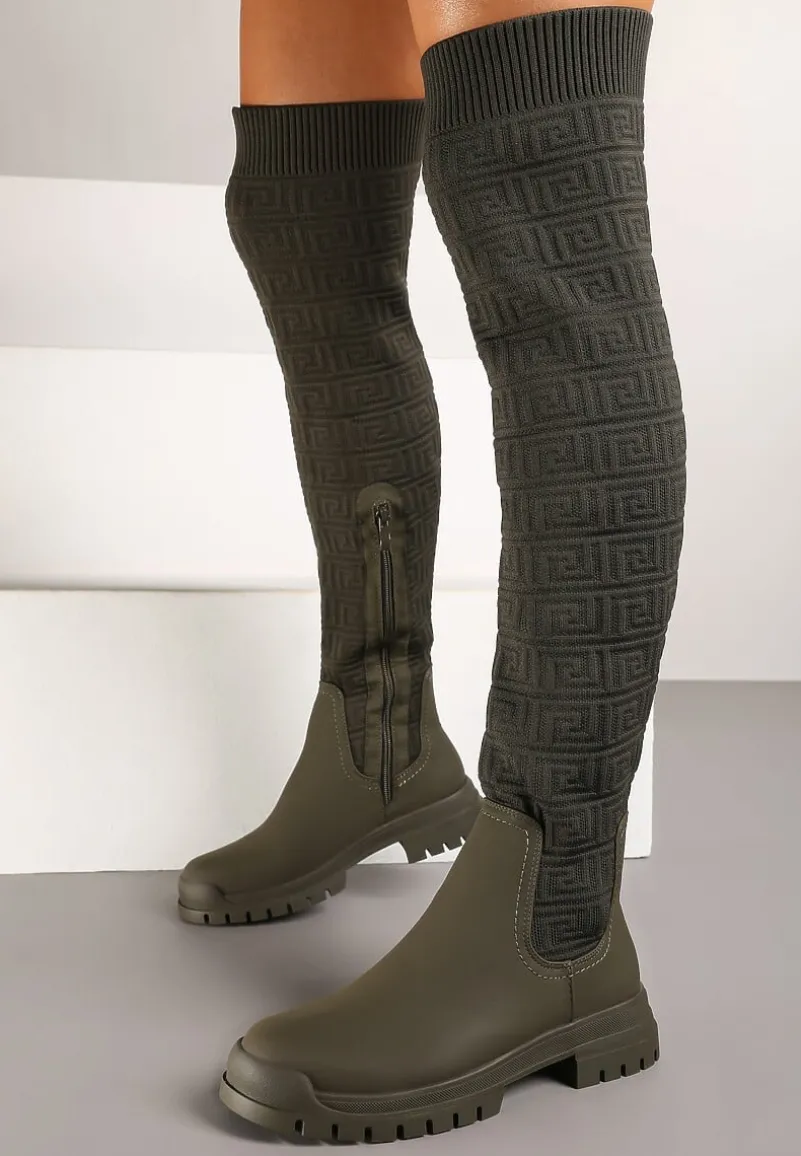 Zielone Kozaki na Płaskiej Podeszwie ze Skarpetową Cholewką z Tłoczeniem Nalithia