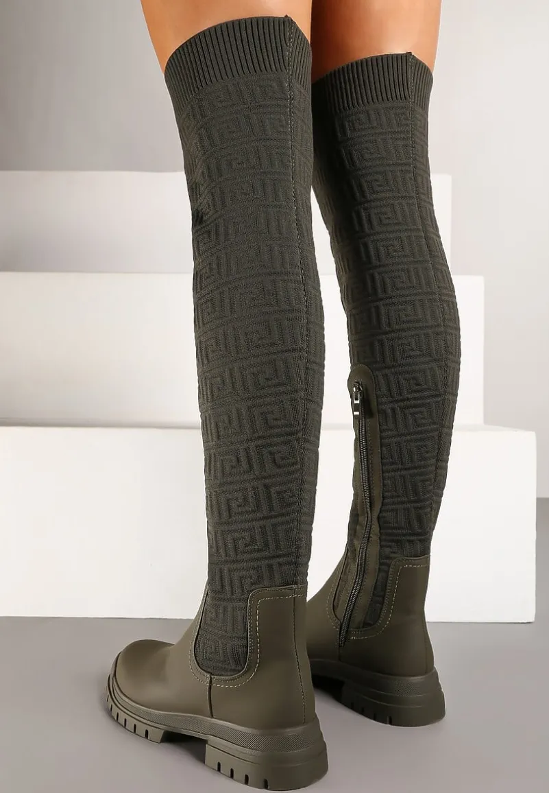 Zielone Kozaki na Płaskiej Podeszwie ze Skarpetową Cholewką z Tłoczeniem Nalithia