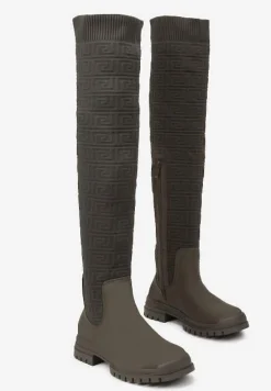 Zielone Kozaki na Płaskiej Podeszwie ze Skarpetową Cholewką z Tłoczeniem Nalithia