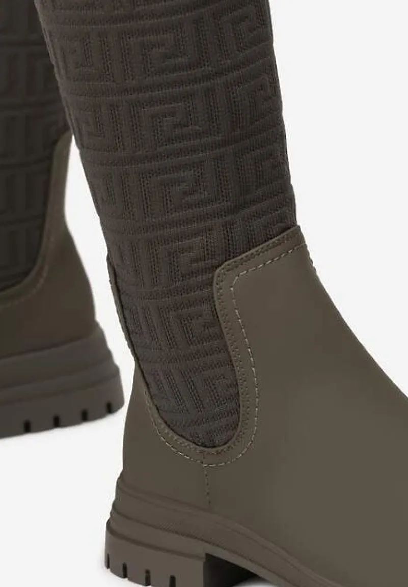 Zielone Kozaki na Płaskiej Podeszwie ze Skarpetową Cholewką z Tłoczeniem Nalithia