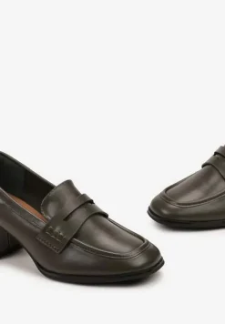 Zielone Półbuty na Niskim Słupku z Ozdobnym Paskiem i Kwadratowym Noskiem Porride