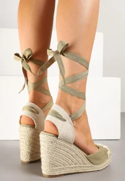 Zielone Sandały z Plecionką na Koturnie i Ozdobnym Wiązaniem