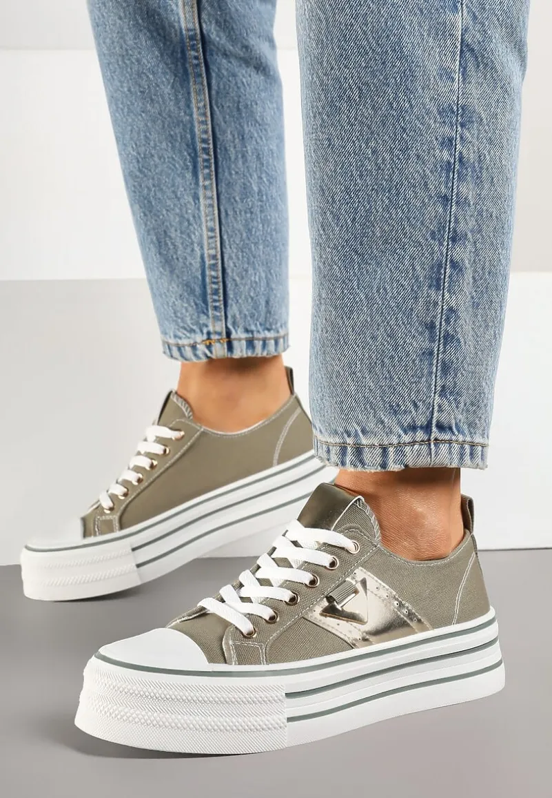 Zielone Trampki na Platformie Ozdobione Metaliczną Aplikacją Telanoreta