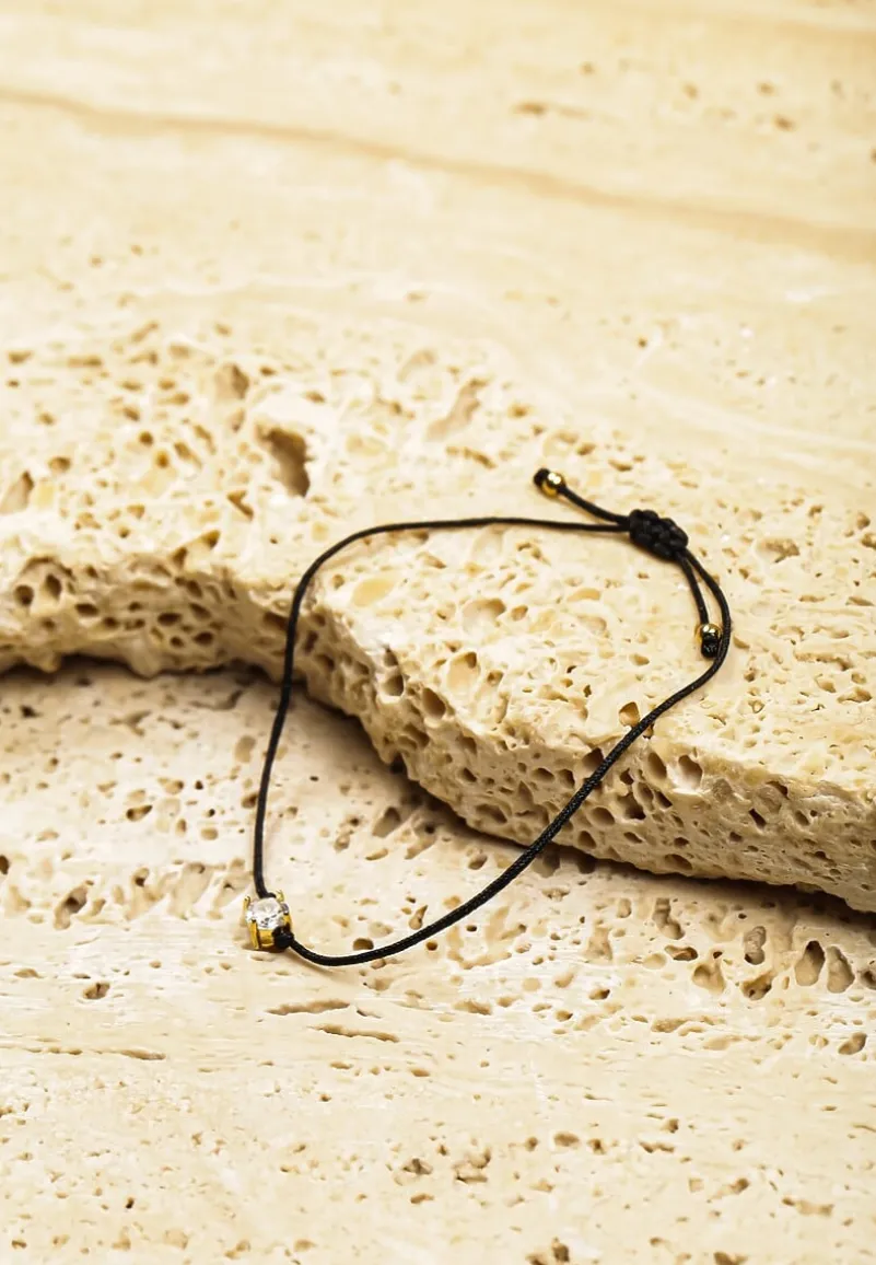 Złota Bransoletka na Regulowanym Sznurku z Zawieszką Julimee