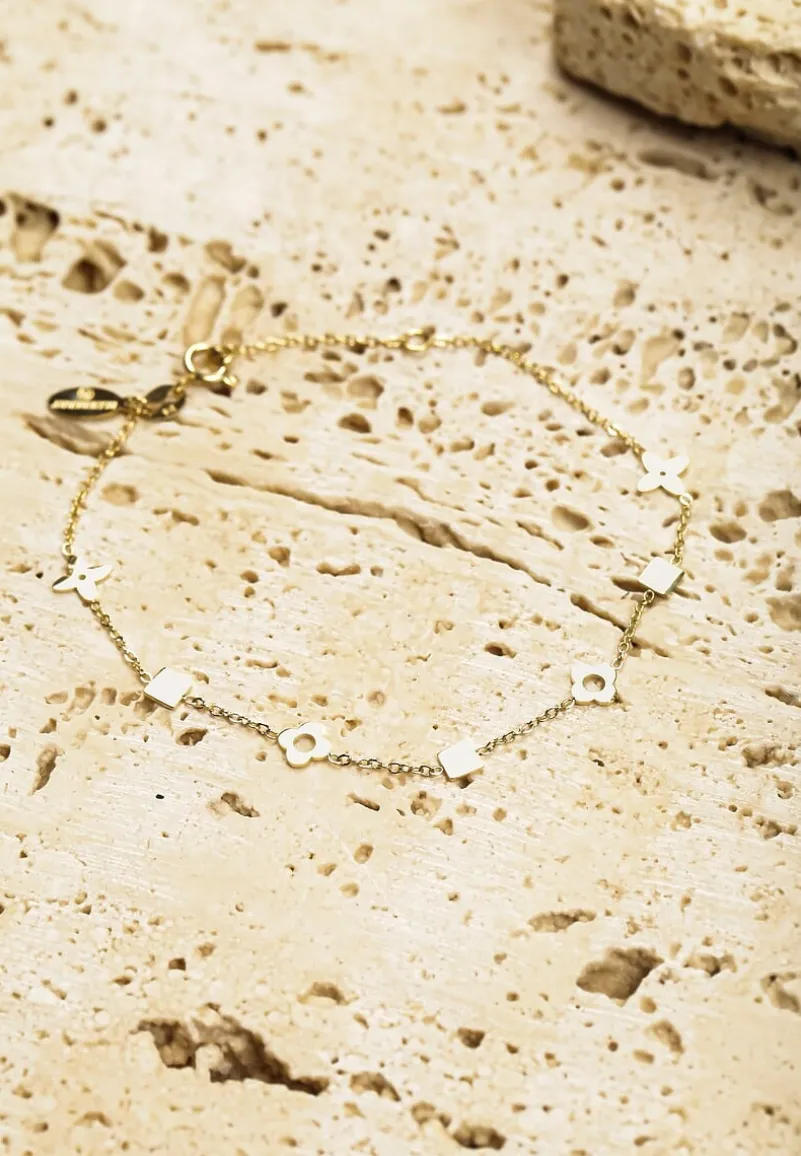 Złota Bransoletka Ozdobiona Geometrycznymi Aplikacjami Turaze