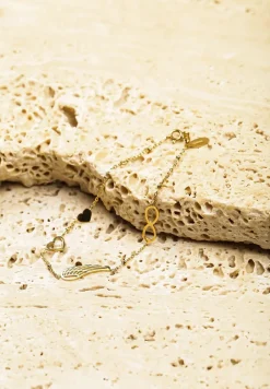 Złota Bransoletka Ozdobiona Sercami i Skrzydłem Isaki