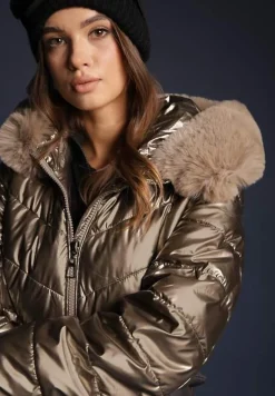 Złota Pikowana Kurtka Metaliczna z Kapturem i Futerkiem Vivana