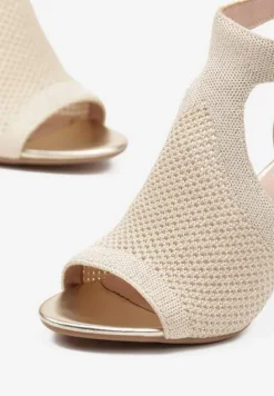 Złote Ażurowe Sandały na Słupkowym Obcasie z Paskiem ze Sprzączką Worritia