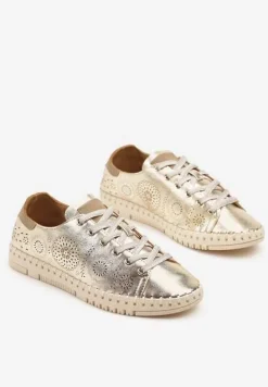 Złote Ażurowe Tenisówki z Ozdobnymi Przeszyciami przy Podeszwie Zarelle