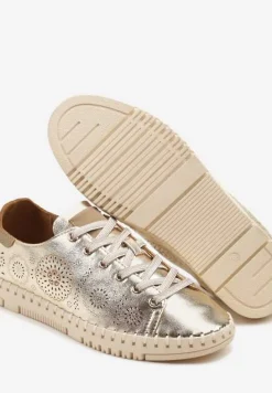 Złote Ażurowe Tenisówki z Ozdobnymi Przeszyciami przy Podeszwie Zarelle