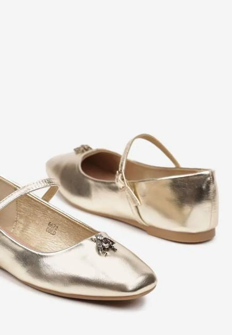 Złote Balerinki na Płaskiej Podeszwie Wykończone z Przodu Metaliczną Aplikacją Eviane
