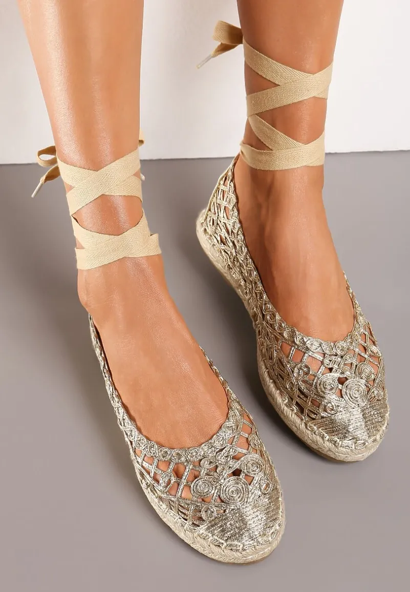 Złote Balerinki z Imitacji Skóry o Plecionym Fasonie ze Sznurowaniami Wokół Kostki Elluna
