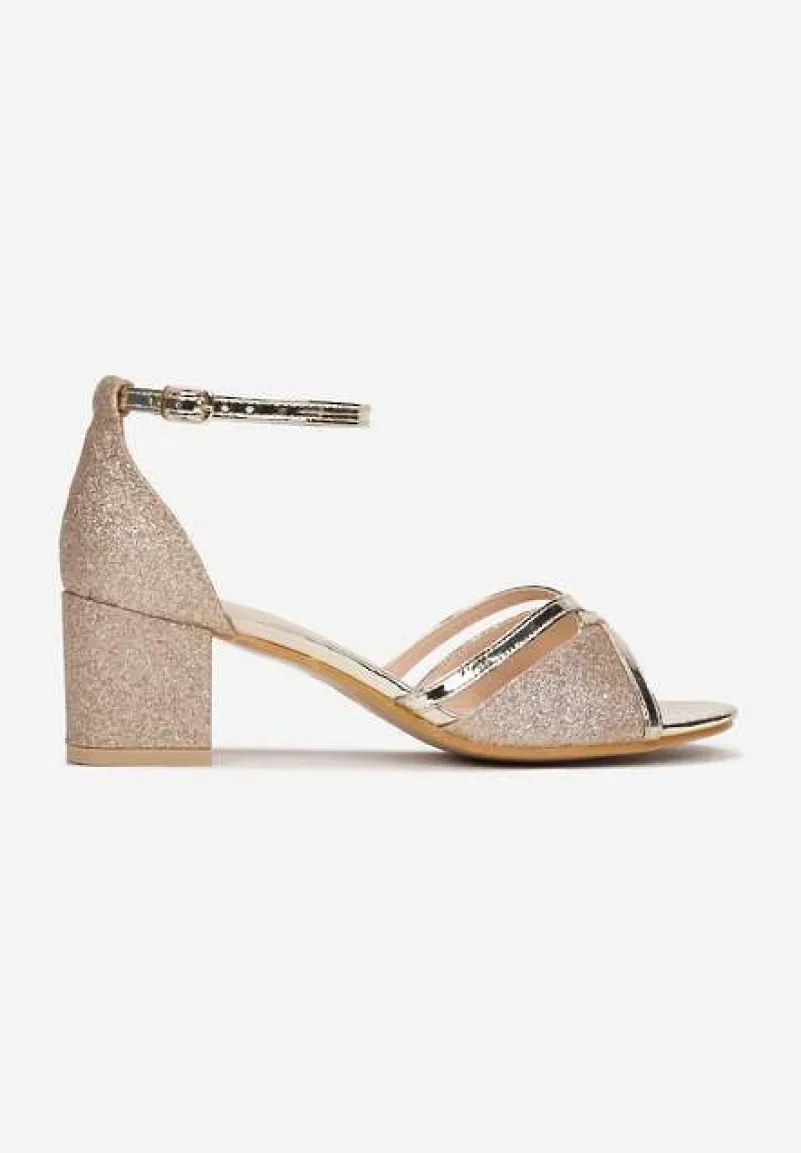 Złote Brokatowe Sandały na Niskim Słupku z Lakierowanymi Paskami Ilenia