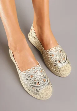 Złote Espadryle na Podeszwie z Plecionki Zdobione Ażurowym Wzorem Elnil