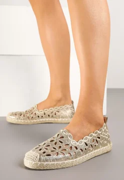 Złote Espadryle Vices Ozdobione Ażurowym Wzorem i Ozdobną Plecionką Arivosa
