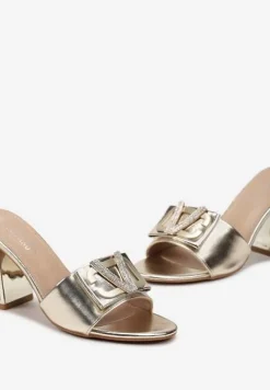 Złote Klapki na Metalicznym Obcasie z Biżuteryjną Klamerką Cindelaria