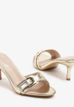 Złote Klapki na Obcasie z Paseczkiem Ozdobionym Klamrą Julisae