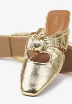 Złote Klapki Vices Typu Mule z Ozdobnym Supłem Elitina
