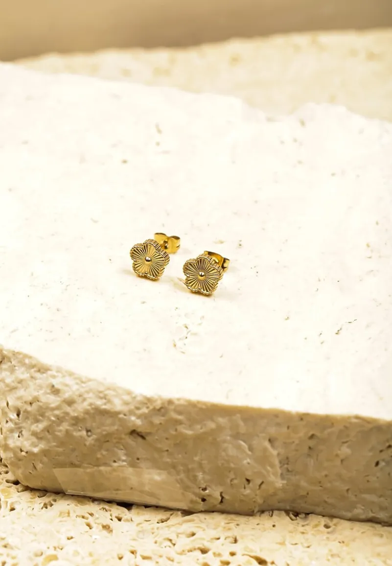 Złote Kolczyki Ozdobione Kwiatkami Cleale