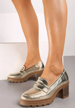 Złote Lakierowane Półbuty o Klasycznym Mokasynowym Fasonie na Słupku Irileigh