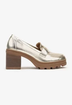 Złote Lakierowane Półbuty o Klasycznym Mokasynowym Fasonie na Słupku Irileigh