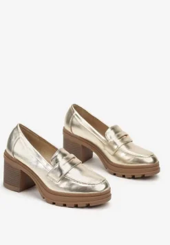 Złote Lakierowane Półbuty o Klasycznym Mokasynowym Fasonie na Słupku Irileigh