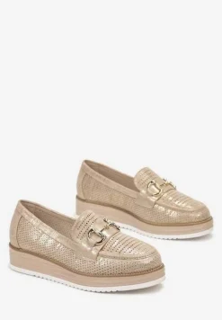 Złote Lekko Błyszczące Półbuty Mokasyny na Platformie z Perforacją i Klamrą Alerin