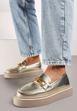 Złote Mokasyny na Płaskiej Podeszwie z Łańcuszkiem Evastria