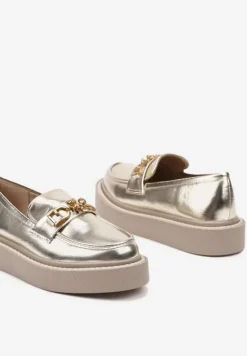 Złote Mokasyny na Płaskiej Podeszwie z Łańcuszkiem Evastria
