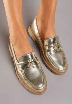 Złote Mokasyny na Płaskiej Podeszwie Ozdobione Cyrkoniowym Misiem Nevithra