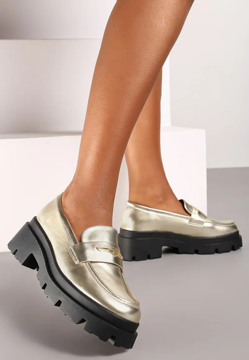 Złote Mokasyny na Platformie Wykończone Ozdobnym Paskiem Navlda