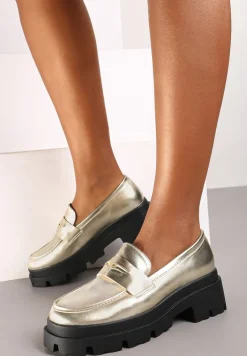 Złote Mokasyny na Platformie Wykończone Ozdobnym Paskiem Navlda
