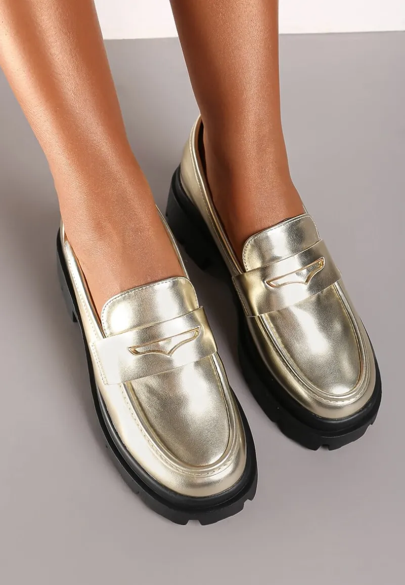 Złote Mokasyny na Platformie Wykończone Ozdobnym Paskiem Navlda