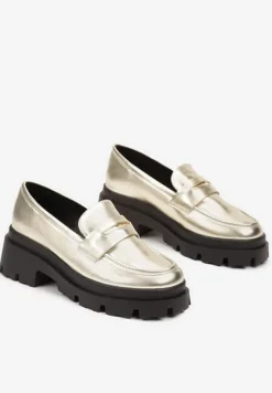 Złote Mokasyny na Platformie Wykończone Ozdobnym Paskiem Navlda