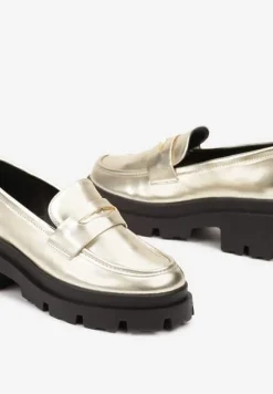 Złote Mokasyny na Platformie Wykończone Ozdobnym Paskiem Navlda