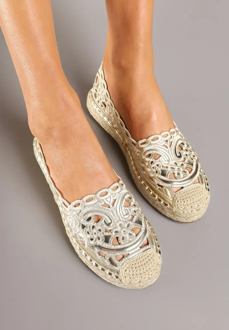 Złote Płaskie Espadryle z Ażurową Cholewką Elearwen