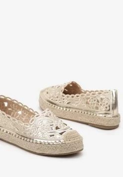 Złote Płaskie Espadryle z Ażurową Cholewką Elearwen