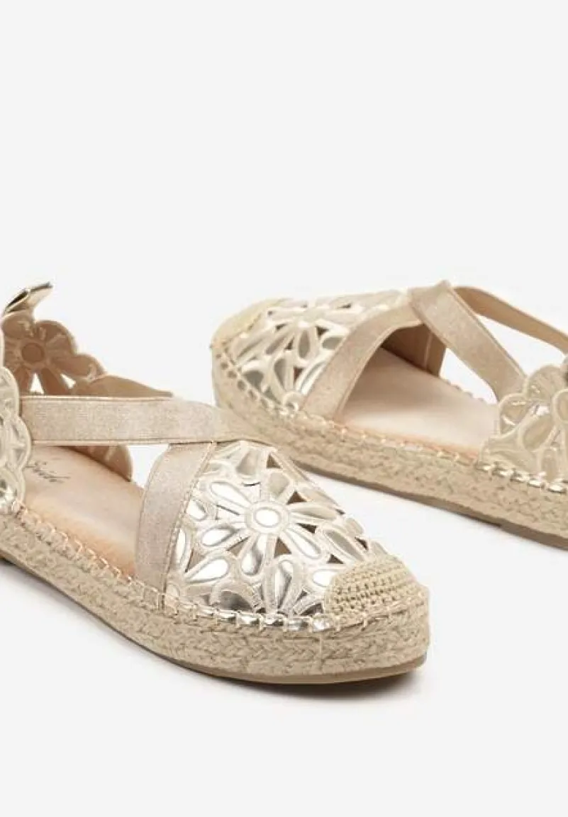 Złote Płaskie Espadryle z Ażurową Cholewką Elearosea