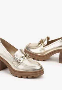 Złote Półbuty na Słupku Stylizowanym na Drewniany Ozdobione Klamrą Timova